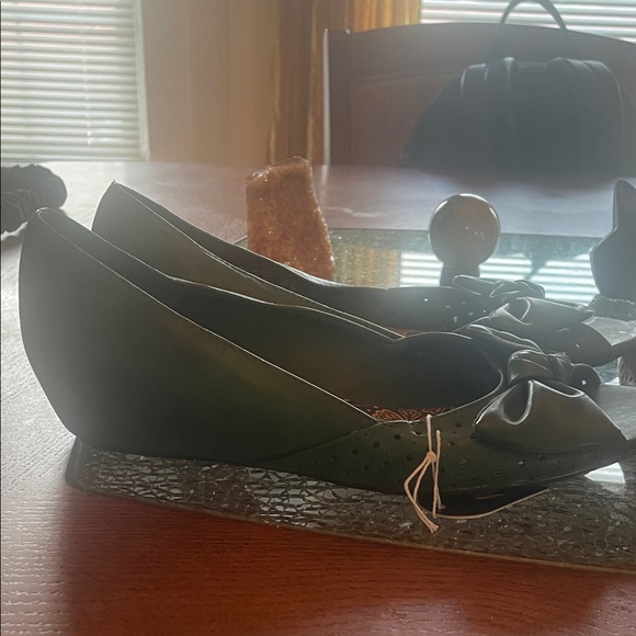 American Eagle Outfitters Green and Brown Bow Flats/two for one deal - Picture 9 of 16